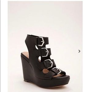 Torrid buckle wedge